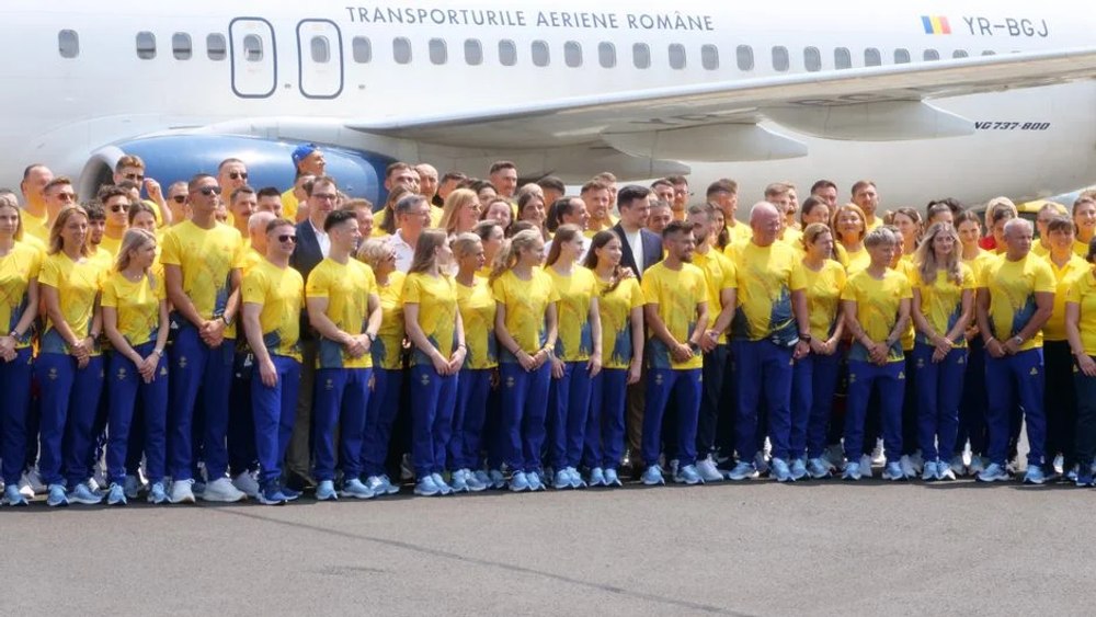 David Popovici suflă și-n iaurt. Cum a apărut înotătorul la plecarea delegației României la Olimpiadă GALERIE FOTO