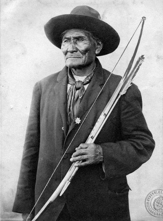 Apașul Geronimo (Historia)
