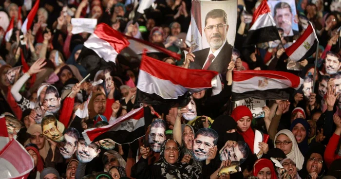 Susţinătorii lui Morsi au continuat protestul şi în timpul postului de Ramadan. FOTO: Reuters