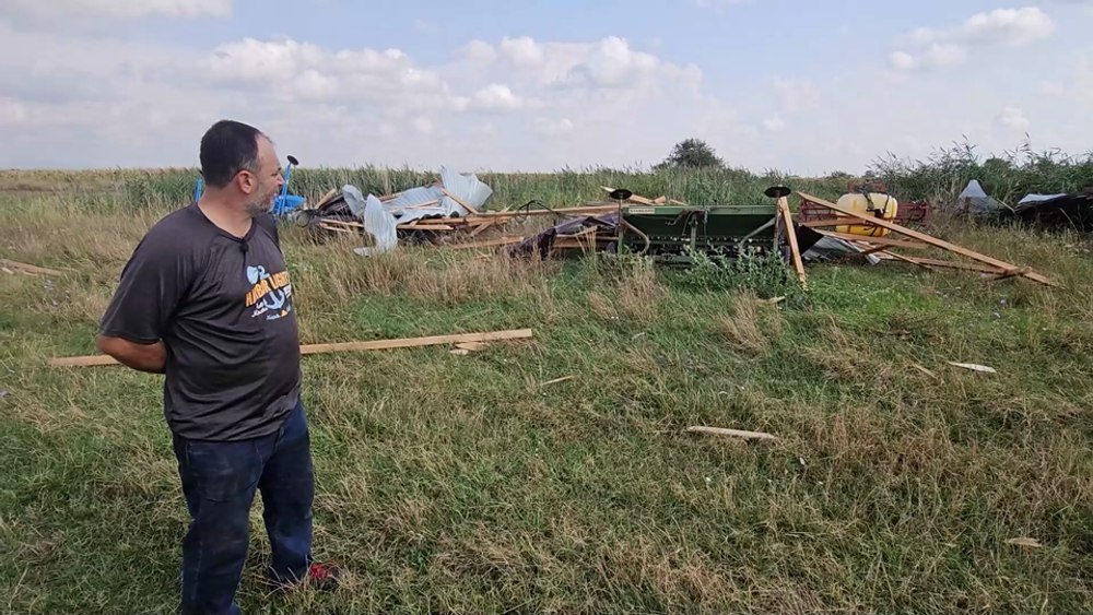 Natura s-a dezlănțuit în Buzău. Martor al unui fenomen neobișnuit: „A fost un fuior, o tornadă“ VIDEO 