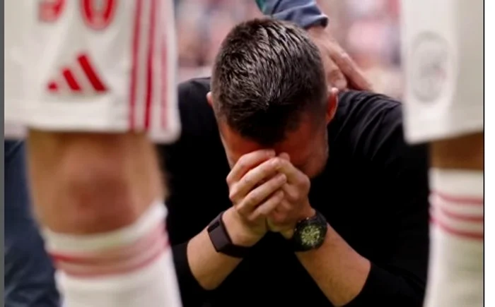 VIDEO Ajax, lovită de blestem: după ce l-a refuzat pe Chivu, a pierdut titlul la un punct / Românul face senzație în Serie A