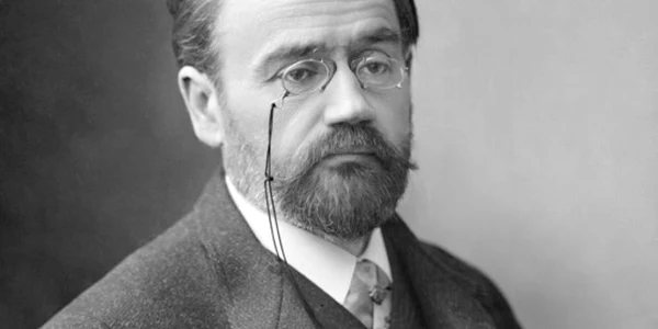 Obiectul a aparţinut o perioadă scriitorului francez Emile Zola