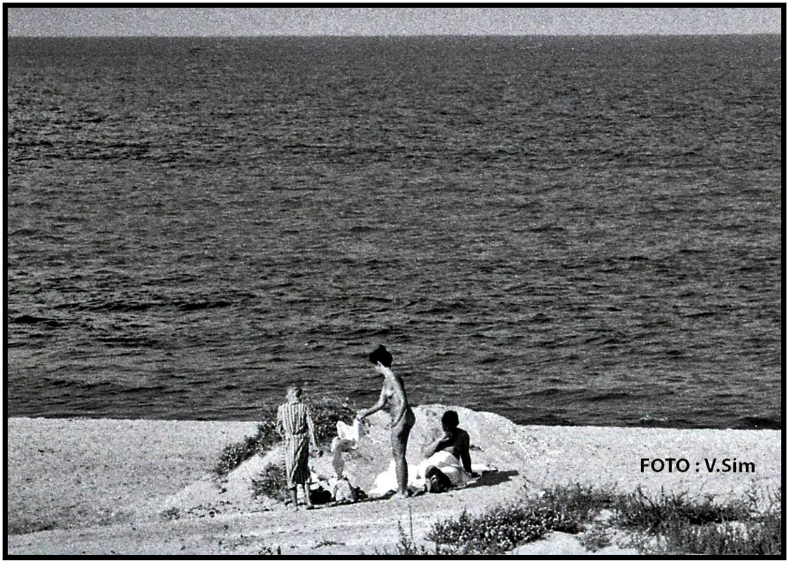 Vama Veche 5  anii 80 Un adapost contra vantului jpg