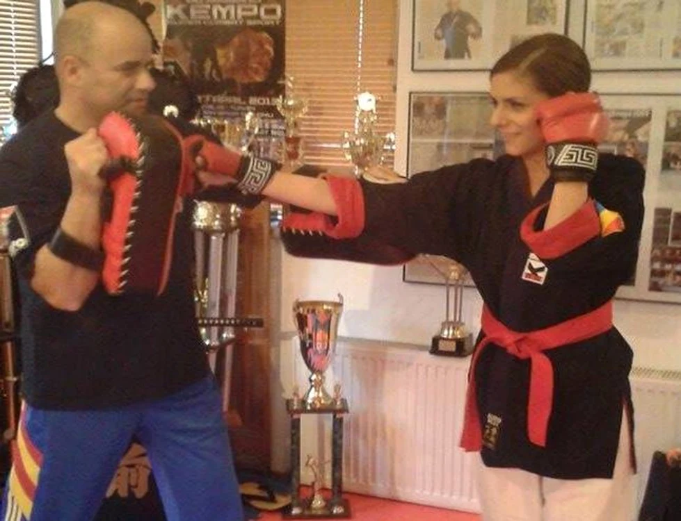 
    Demonstraţie de kempo  