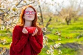 femeie fericita_primavara_shutterstock 1043687317 jpg