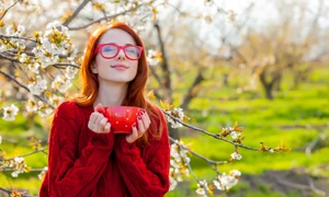 femeie fericita_primavara_shutterstock 1043687317 jpg