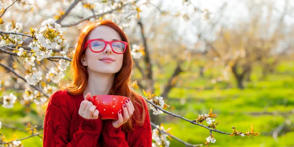 femeie fericita_primavara_shutterstock 1043687317 jpg