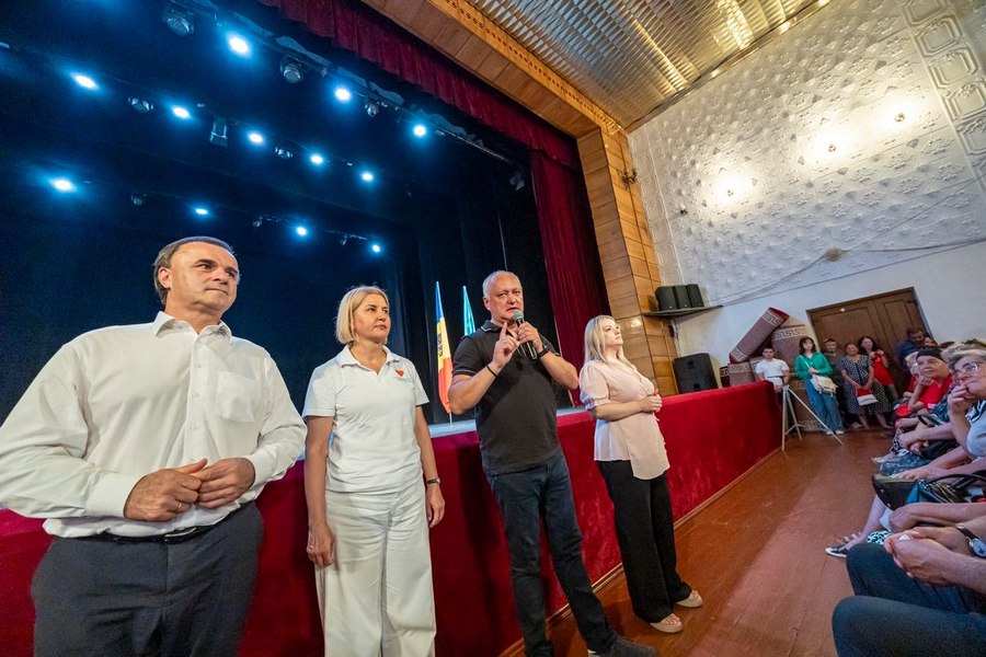 Două blocuri, printre care unul care se declară pro-Kremlin, înscrise în cursa parlamentară din Republica Moldova