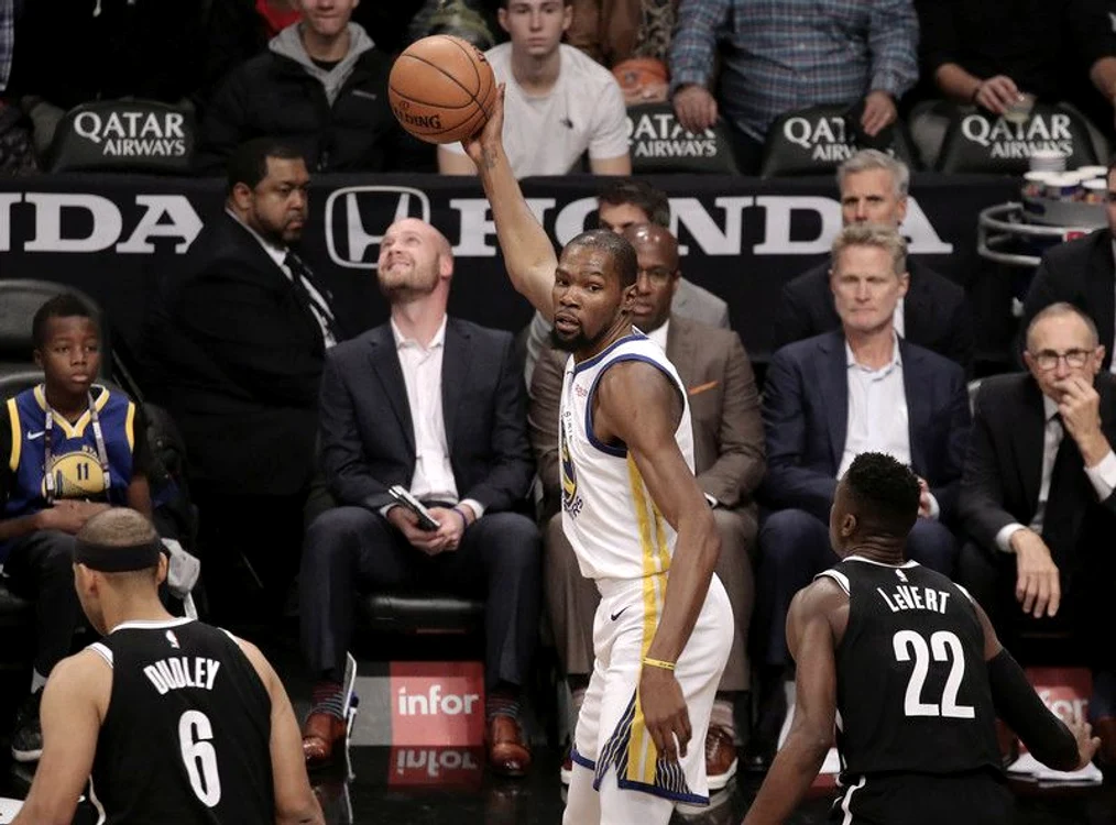 
    Kevin Durant ar fi printre vedetele NBA infectate cu coronavirusFOTO: EPA  