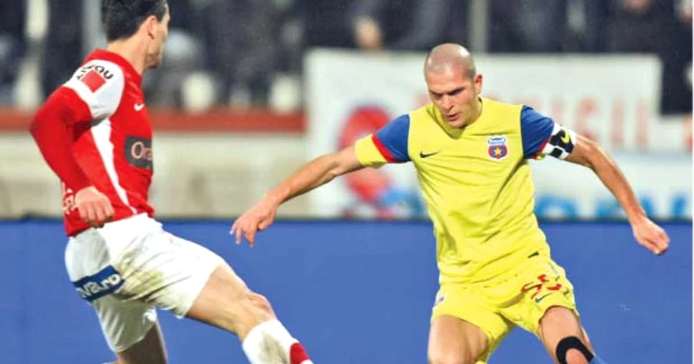 Bourceanu (dreapta) poate rămâne fără banderolă după venirea lui Stoichiţă   