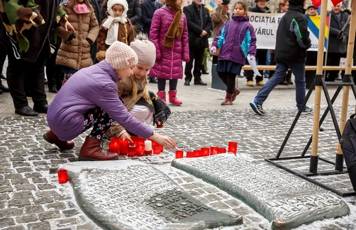 Martirii Revoluţiei clujene au fost comemoraţi, astăzi, în centrul oraşului. FOTO: Facebook / Emil Boc