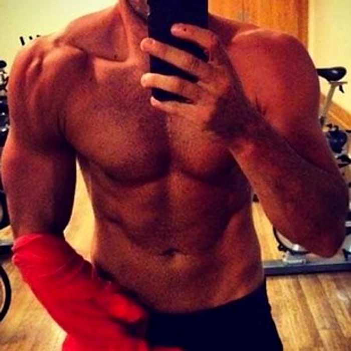 Imagini de pe pagina de Facebook a lui Said Kouachi