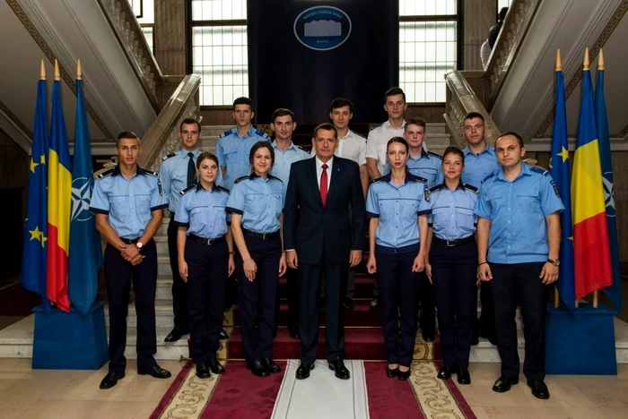 Cei 12 şefi de promoţie ai şcolilor de jandarmi din ţară s-au întâlnit cu ministrul Petre Tobă