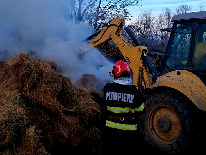 Doi copii au provocat un incendiu devastator în localitatea Hulubeşti, Giurgiu FOTO: IGSU