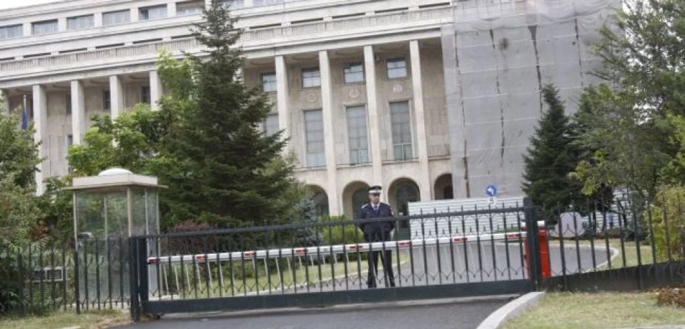 Guvernul vede ca o forţare decizia lui Băsescu de a convoca de urgenţă CSAT