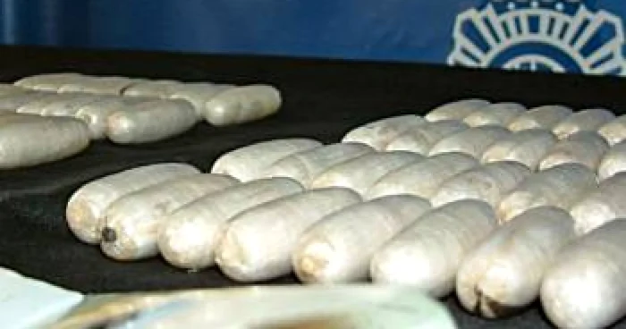 Aşa arată bilele de cocaină ca cele ingerate de românul arestat pe Barajas Foto: laregion.es