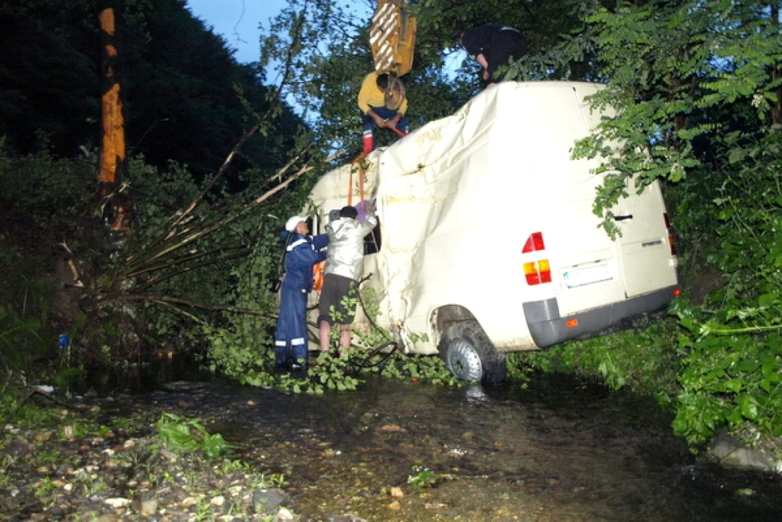 Accidentul rutier s-a petrecut în Fornădie, pe DN76., unua din şoselele de risc ale Hunedoarei. D.G.