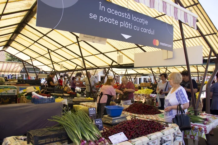 AAPR doreşte extinderea proiectului „Plata cu cardul la piaţă, Foto: Arhivă Adevărul