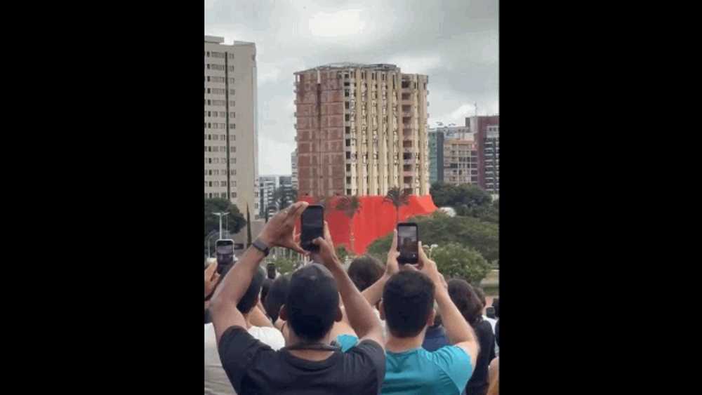Momentul spectaculos în care cel mai vechi hotel de lux din Brazilia, Torre Palace, este demolat prin implozie: sfârșitul unui simbol al luxului 