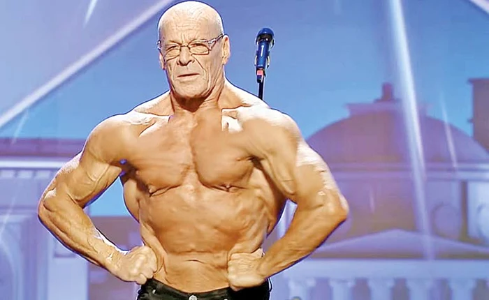 
    Marcel Manoliu a făcut flotări cu Pavel Bartoş în spate  