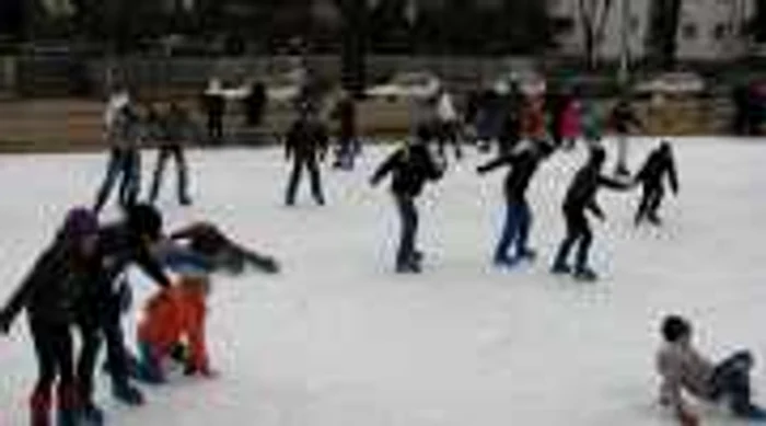 Părinţii găsesc bani de patinoar şi în criză