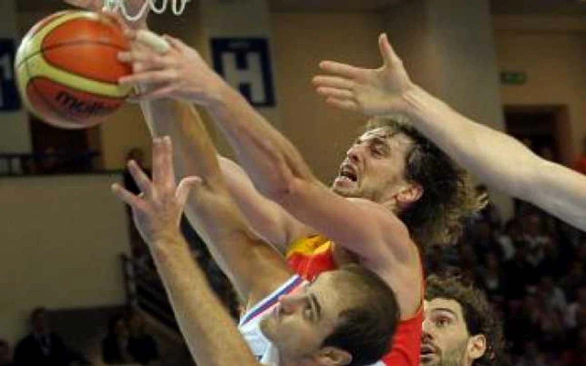 EUROBASKET 2009: Spania “şcolită” de studenţii sârbi într-un meci şoc!