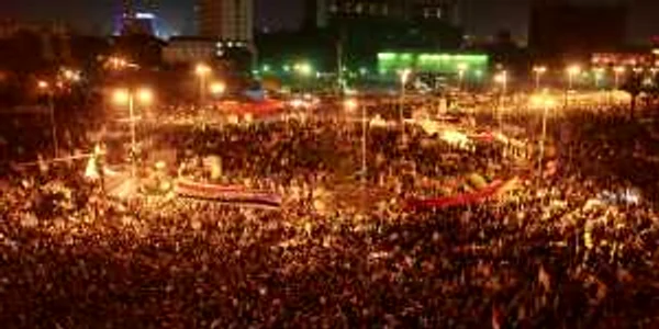 Egiptenii protestează faţă de guvernarea militară