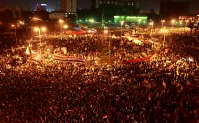 Egiptenii protestează faţă de guvernarea militară