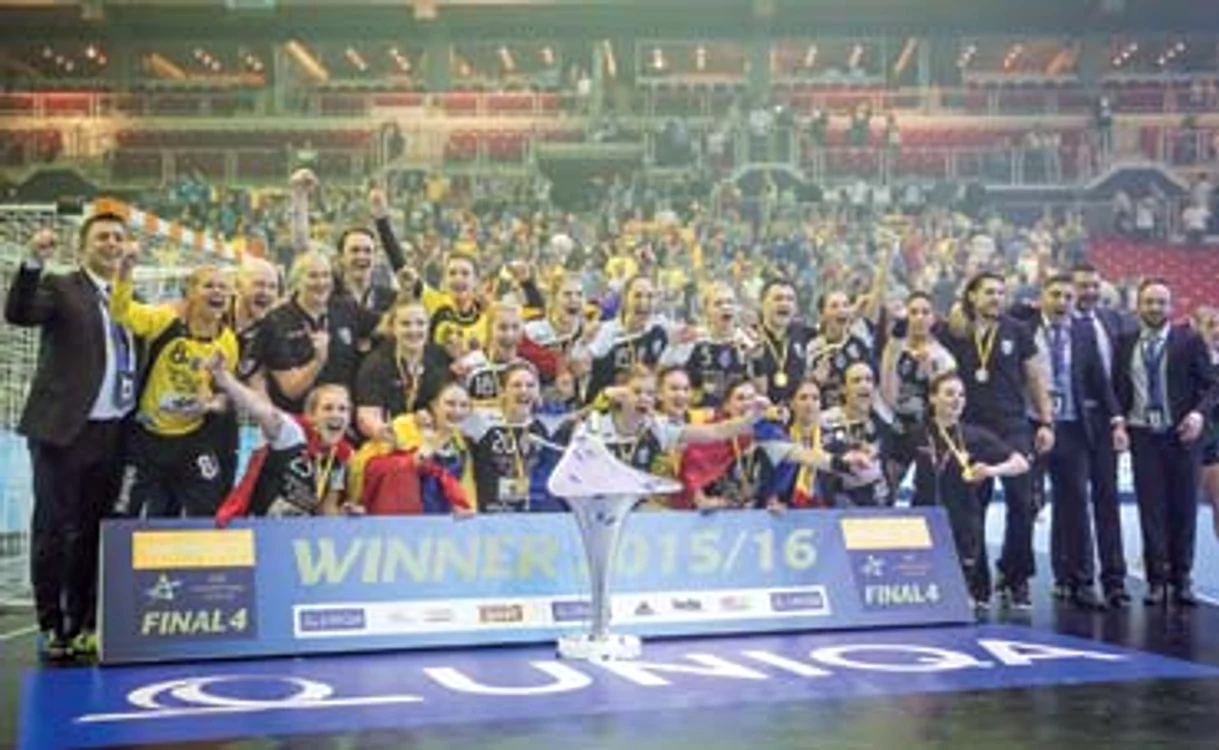 
    CSM Bucureşti la festivitatea de premiere a celei mai importante competiţii intercluburi din EuropaFoto: Sportpictures.eu  