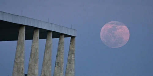 Superluna albastra in Palacio do Planalto Foto EPA EFE jpg