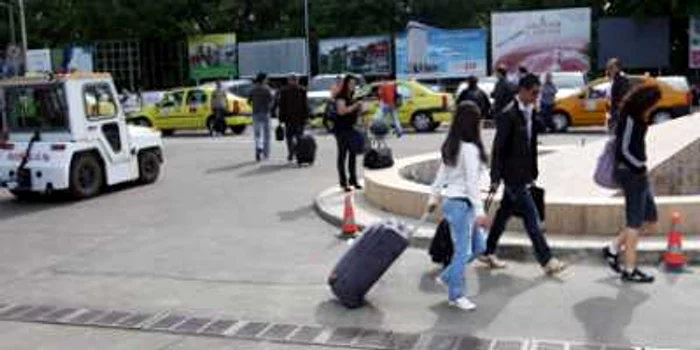 Iaşi: CAMPANIE - Aeroportul Iaşi: „Cam mic şi strâmt” (VIDEO)