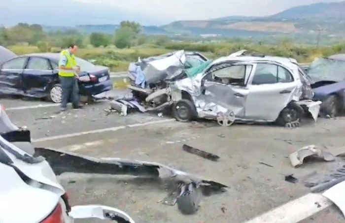 
    În carambol au fost  implicate 40 de maşiniFoto: Greek Reporter  
