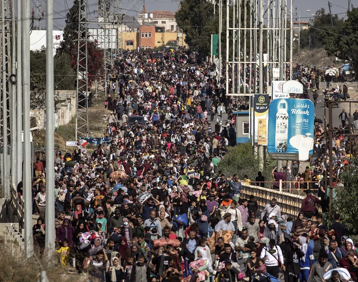 Palestinienii continuă să se evacueze spre sudul Fâșiei Gaza FOTO EPA-EFE