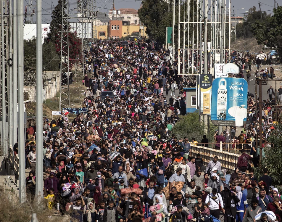 Palestinienii continuă să se evacueze spre sudul Fâșiei Gaza FOTO EPA-EFE