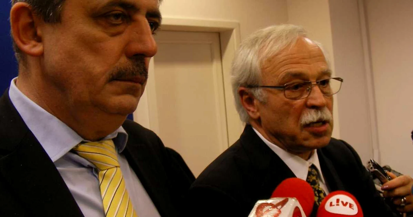 Preşedintele Consiliului Judeţean Cluj, Horia Uioreanu (stânga) şi Karl Heinz Dietrich, preşedintele companiei investitoare (dreapta) FOTO: Adevărul