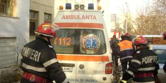 Trupul tânărului a fost predat de pompieri Serviciului de Ambulanţă