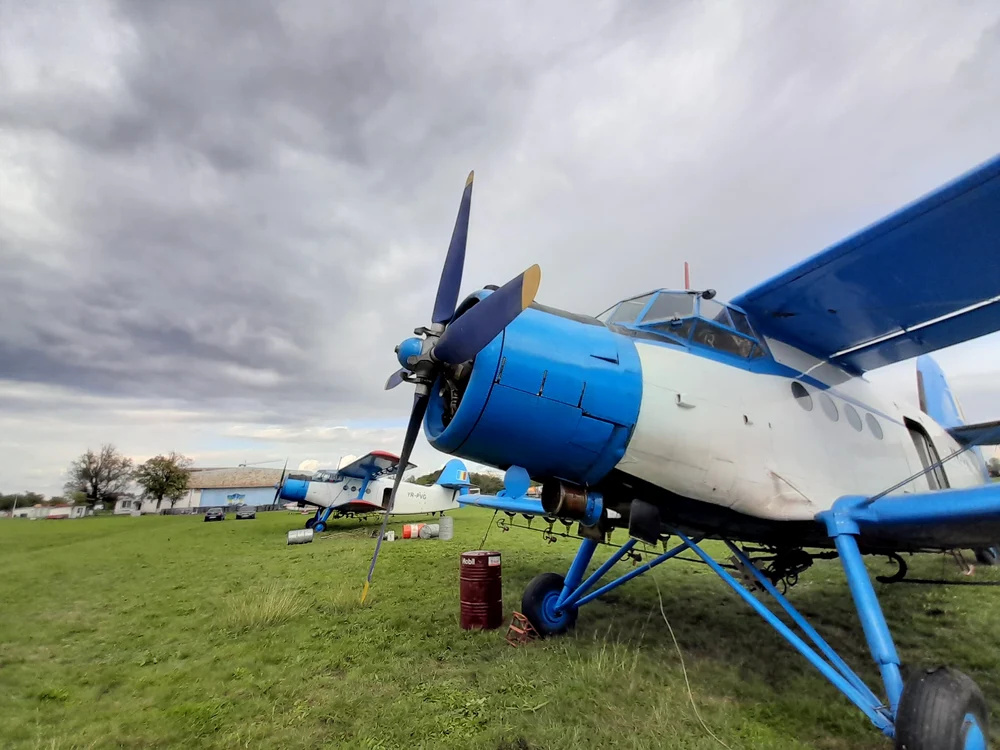 Avioanele An-2 sunt pregătite pentru zbor FOTO Ștefan Both