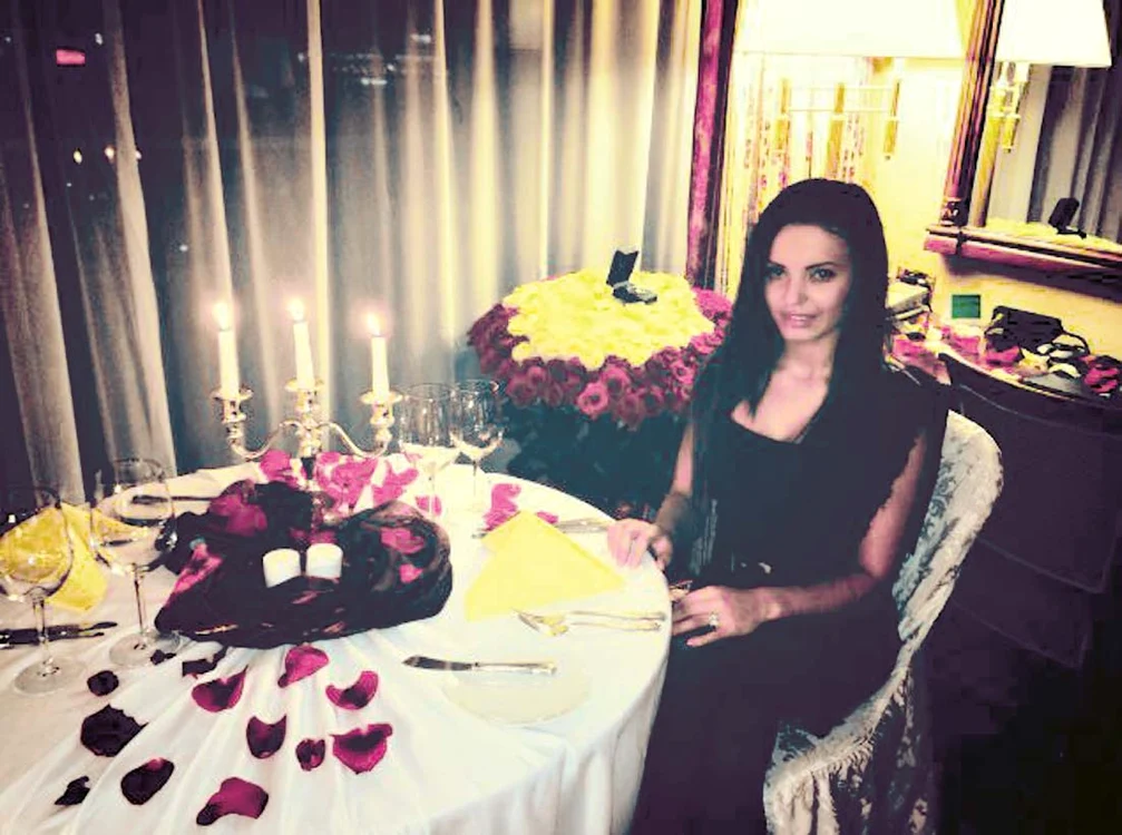 La restaurant, Mădălina Apostol a fost înconjurată de florile ei preferateFoto: arhivă personală