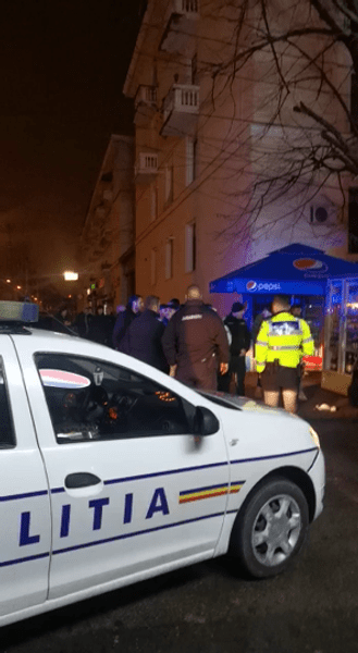 Scandal cu pietre și spray lacrimogen la căminele studențești din Galați. Doi bărbați imobilizați VIDEO