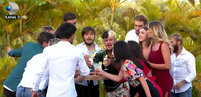 Elena Marin a îmbrăcat o rochie neagrăFoto: captură video