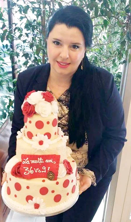 Nicoleta Constantin şi-a pregătit deja un tort mare, pe  care a scris ambele  vârste: 36 şi 9 