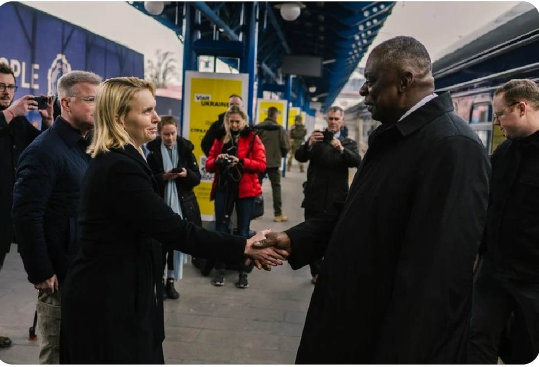 Lloyd Austin efectuează luni o vizită surpriză la Kiev  FOTO: X