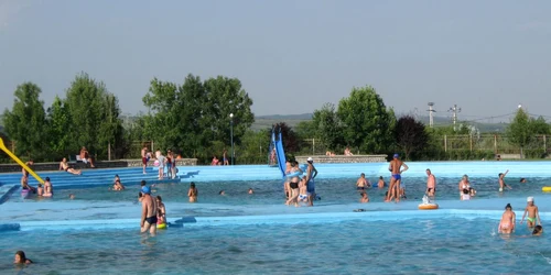 Târgovişte:  Codul Galben i-a trimis pe târgovişteni la ştrand