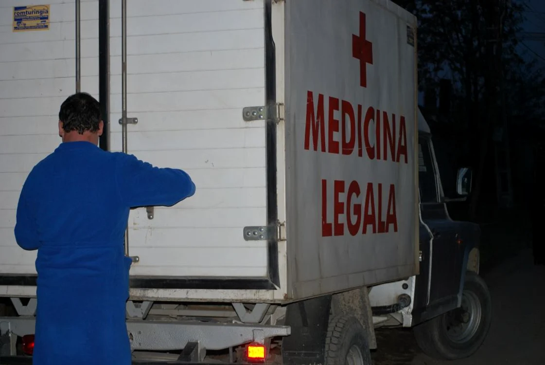 Trupul neînsufleţit al tânărului a fost preluat de Medicina Legală