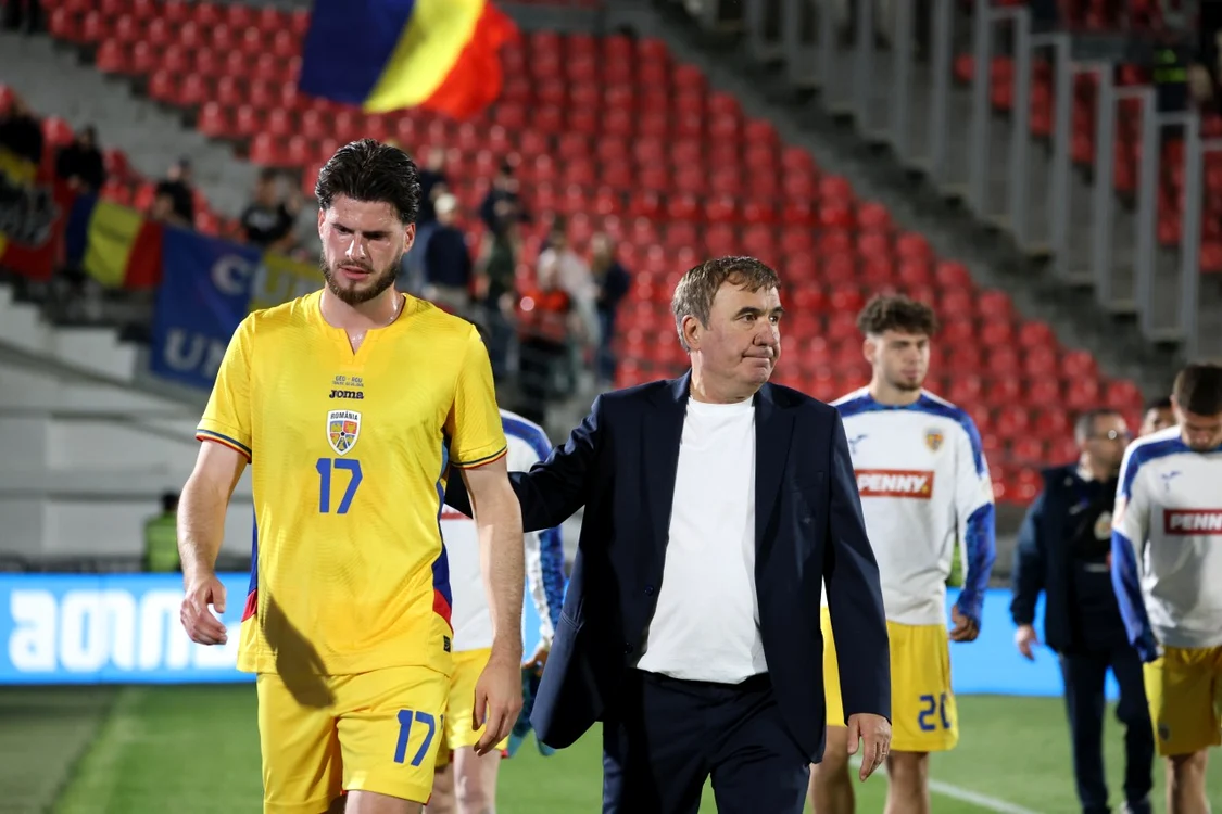 Gică Hagi și-a încurajat jucătorii după meciul cu Georgia (Foto: sportpictures)