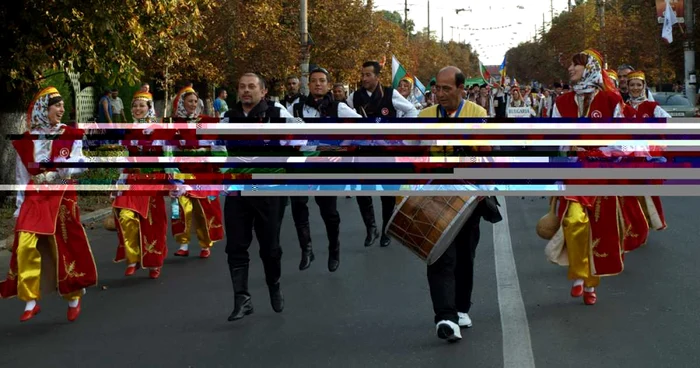 Paradă superbă, aseară, pe străzile Târgoviştei