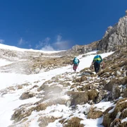 Turisti muntii Piatra Craiului FOTO Shutterstock jpg