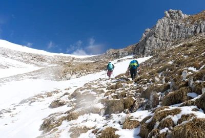 Turisti muntii Piatra Craiului FOTO Shutterstock jpg