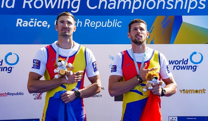 Marius Cozmiuc şi Sergiu Bejan, „aur” la Racice (FOTO: Facebook Federația Română de Canotaj)