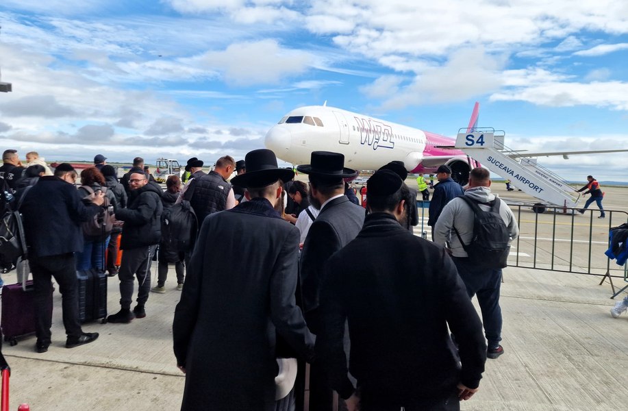 Măsuri speciale pe Aeroportul Suceava pentru cei peste 3.000 de evrei hasidici care tranzitează România